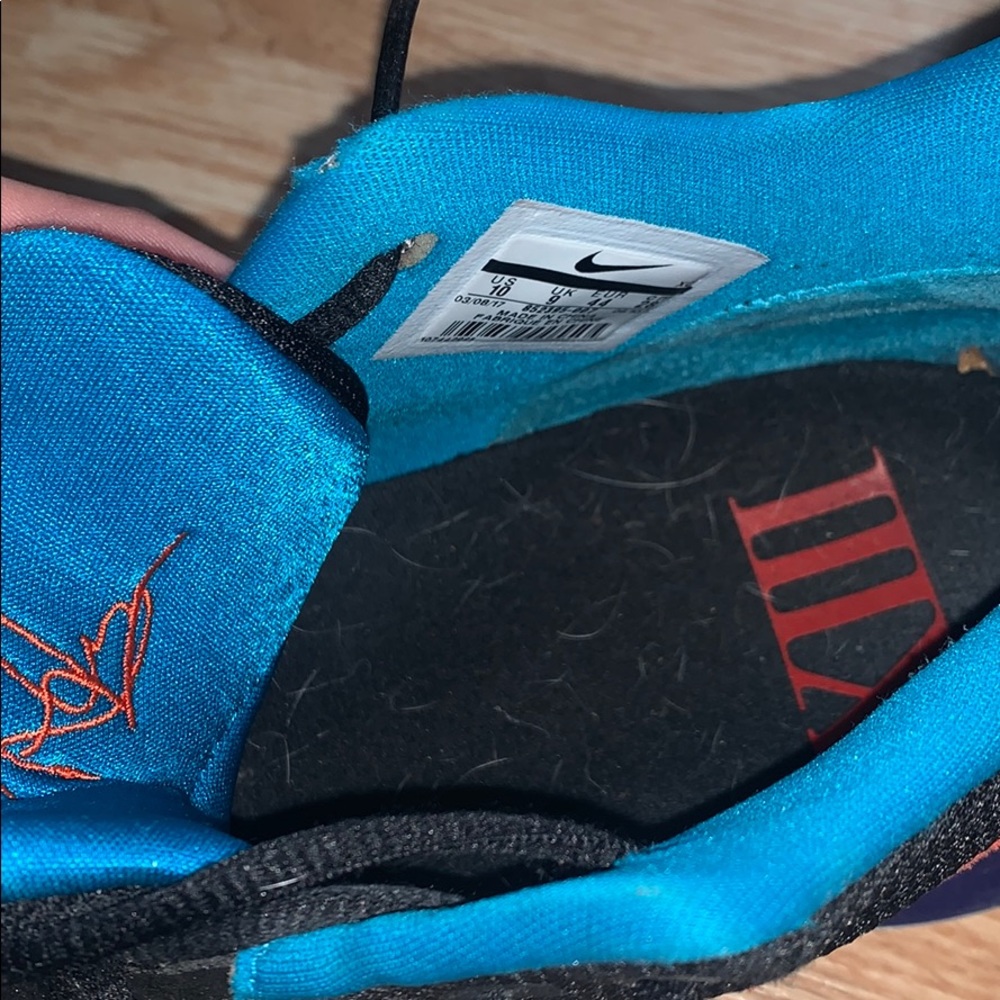 Nike Kyrie 3 - Picture 3 of 4